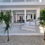 Апартаменты Almyra Seaside Luxury