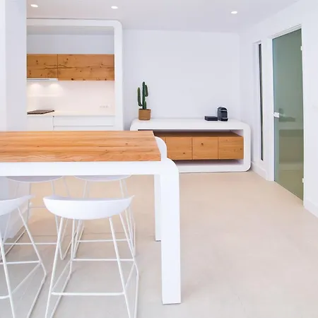 Almyra Seaside Luxury Apartmán *