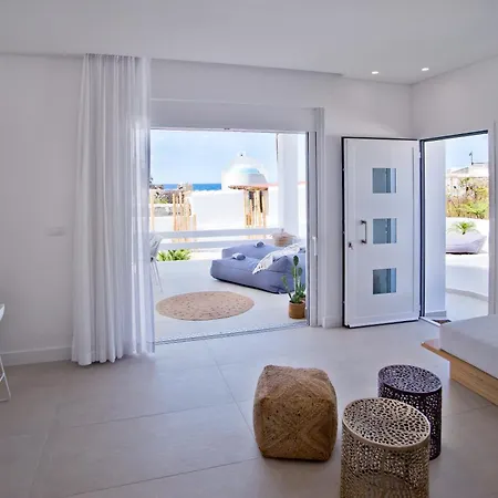 Almyra Seaside Luxury Apartmán