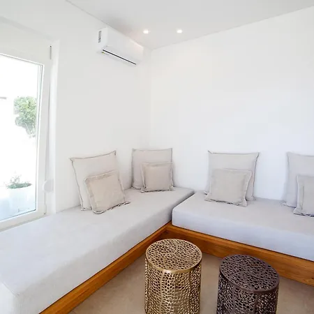 Almyra Seaside Luxury Apartmán *