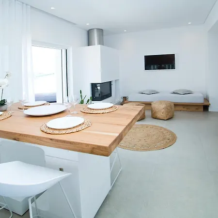 Almyra Seaside Luxury Apartmán