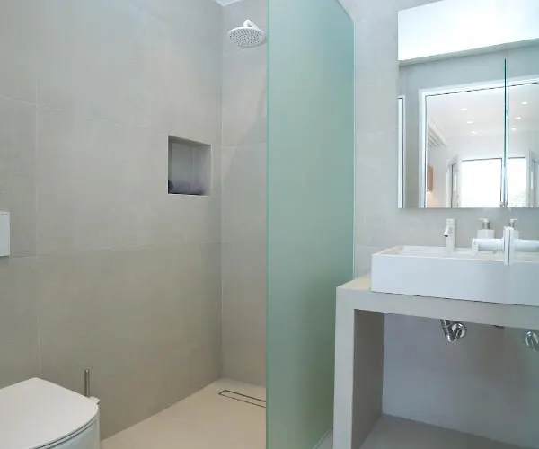 Almyra Seaside Luxury 아파트