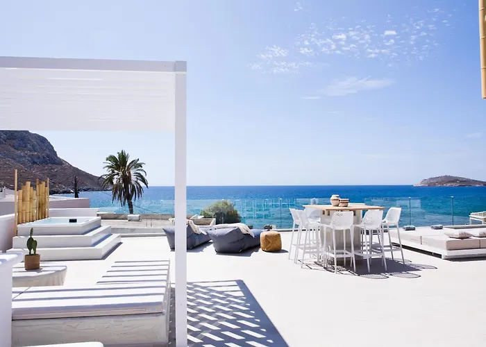 Almyra Seaside Luxury 아파트