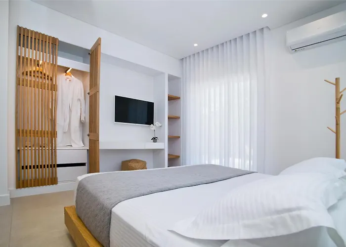 Almyra Seaside Luxury 아파트