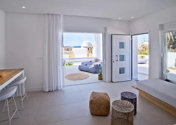 Almyra Seaside Luxury 아파트