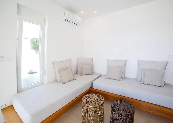 Almyra Seaside Luxury 아파트 *