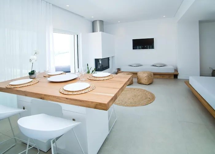 Almyra Seaside Luxury 아파트