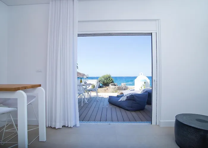 Almyra Seaside Luxury 아파트 *