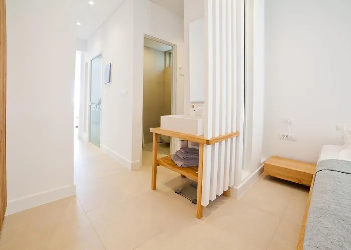 Almyra Seaside Luxury 아파트 *